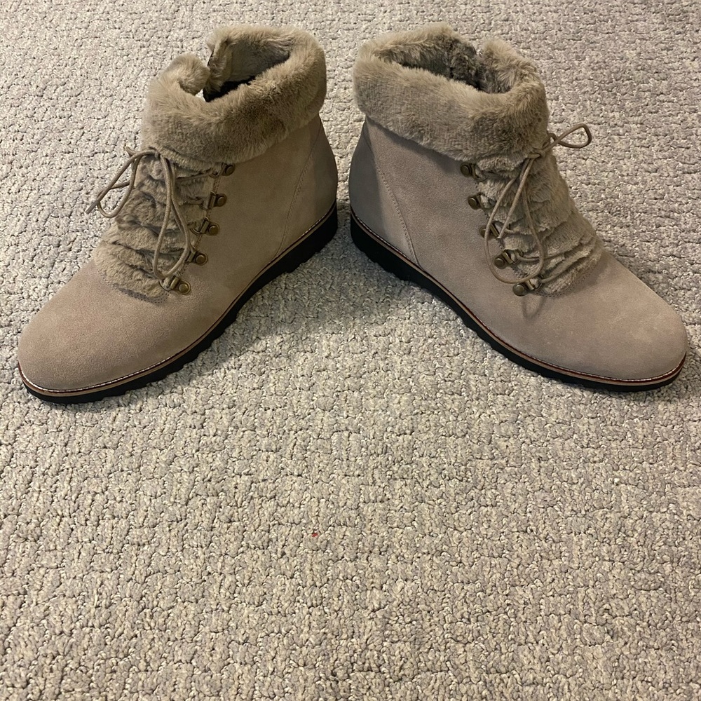 Women’s Blondo Rachel Waterproof Boots...Size 11